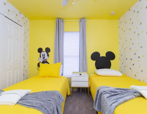 922 – Casa com Temas Mickey, Harry Potter e Frozen | 4 Quartos